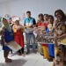 Kegiatan produksi yang berlangsung di dapur Gita Cookies. Setiap minggu dapur mengolah ikan tuna menjadi abon, bakso, dan nuget. Selain itu diproduksi pula kue kerawang dan roti abon tuna.(dok Gita Cookies)