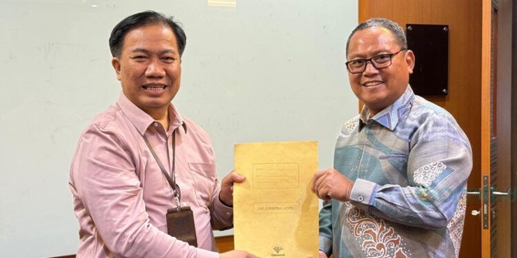 Bupati Gorontalo Utara, Thariq Modanggu saat menghadap ke Menpan-RB yang diterima langsung oleh Deputi SDM, Aba Subagjo, pada Jumat (3/10/2025) di Gedung KemenPAN-RB
(Prokopim)