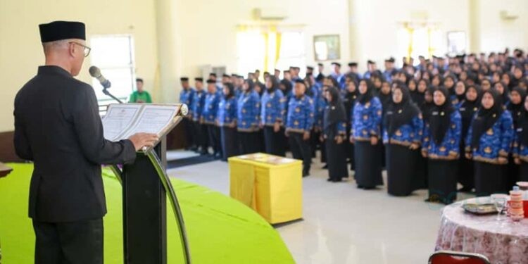 Wakil Bupati Pohuwato, Iwan Adam, lantik 412 PPPK, berlangsung di Gedung Panua, Kamis (02/10/2025) (Iwan Karim Prokopim Pohuwato)