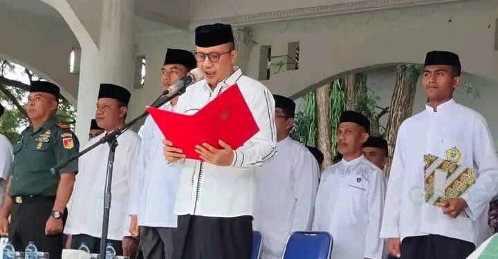 Wakil Bupati Boalemo, Lahmudin Hambali, memberikan sambutan di hari Santri Nasional, berlangsung di alun-alun Tilamuta, Rabu (22/10/2025)