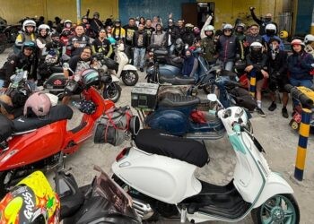 Peserta touring di halaman Warkop Amal Kota Gorontalo.