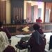 Kepala Bidang Komunikasi Dinas Kominfo Bone Bolango, M. Taufik Asnawi saat memberikan materi kepada puluhan mahasiswa Jurusan Ilmu Komunikasi Universitas Negeri Gorontalo (UNG) dalam kunjungan belajar di Dinas Kominfo Bone Bolango, Kamis (2/10/2025). (Foto Indra/Gopos)