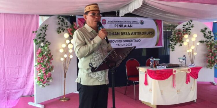 Sekretaris Daerah (Sekda) Bone Bolango, Iwan Mustapa, saat menghadiri kegiatan Penilaian Percontohan Desa Antikorupsi Provinsi Gorontalo yang digelar di Desa Toto Utara, Kamis (9/10/2025). (Foto Indra/Gopos)