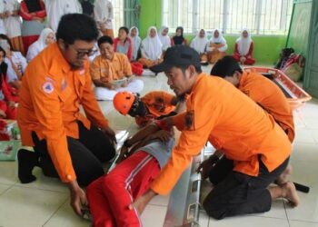 program Sekolah Pendidikan Aman Bencana (SPAB), Pertamina Patra Niaga Regional Sulawesi melalui Aviation Fuel Terminal (AFT) Hasanuddin mengajak para pelajar belajar tentang bencana dengan cara yang seru dan interaktif.