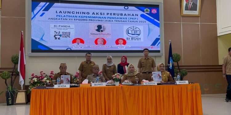 Bupati Ismet Mile saat melaunching tiga aksi perubahan pejabat Badan Keuangan dan Pendapatan Daerah di Aula BPMP Provinsi Gorontalo, Senin (13/10/2025)