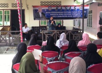Anggota DPRD Provinsi Gorontalo Dapil II Kabupaten Bone Bolango, Lolly Pou Yunus, saat menggelar kegiatan reses masa persidangan pertama tahun 2025-2026 di Desa Dutohe dan Dutohe Barat, Rabu (22/10/2025).
