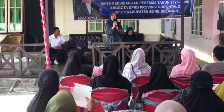 Anggota DPRD Provinsi Gorontalo Dapil II Kabupaten Bone Bolango, Lolly Pou Yunus, saat menggelar kegiatan reses masa persidangan pertama tahun 2025-2026 di Desa Dutohe dan Dutohe Barat, Rabu (22/10/2025).