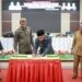 Penandatanganan persetujuan Enam Ranperda antara DPRD dan Pemda Pohuwato, berlangsung di ruang sidang DPRD Pohuwato, Selasa (21/10/2025) (Abdul Razak Prokopim Pohuwato)