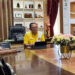 Bupati Gorontalo Utara, Thariq Modanggu membahas penolakan jaminan penangguhan ASN MAR bersama Sekretaris Daerah, BKPP dan KPBJ di ruang kerja Bupati, Senin (24/11/2025) (Istimewa)