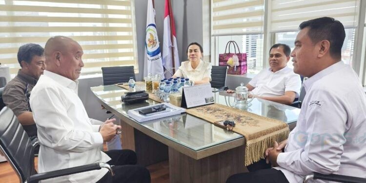 Bupati Pohuwato, Saipul Mbuinga, memaparkan hasil upaya percepatan kampung Nelayan merah Putih, Rabu (26/11/2025) (Istimewa)