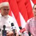 Dua guru asal Kabupaten Luwu Utara, Sulawesi Selatan Abdul Muis (kiri) dan Rasnal (kanan) memberikan keterangan pers usai menerima langsung surat rehabilitasi dari Presiden Prabowo Subianto di Pangkalan TNI AU Halim Perdanakusuma, Jakarta, Kamis (13/11/2025). ANTARA/HO-BPMI Sekretariat Presiden/pri.