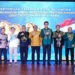 Plh Kepala BI Provinsi Gorontalo, Ciptoning Suryo Condro, dan Sekda Provinsi Gorontalo, Sofyan Ibrahim, berpose bersama dalam kegiatan Pertemuan Tahunan BI di Gorontalo, Jumat (29/11/2025).