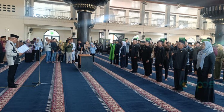 Bupati Kabupaten Gorontalo, Sofyan Puhi, melantik 7 pejabat eselon II