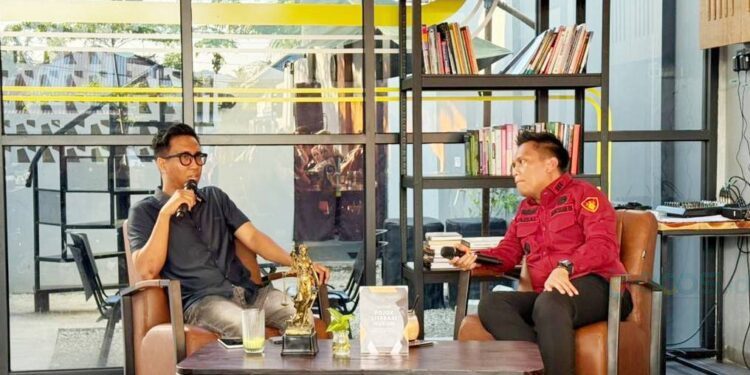 Coffeshop PeHa Washpresso bekerja sama dengan Senat Mahasiswa Fakultas Hukum meluncurkan program diskusi hukum mingguan bertajuk “Ngopi, Ngobrol, Ngerti Hukum”.