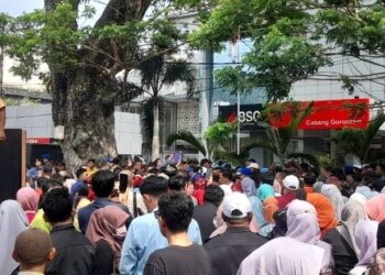 Demonstrasi ASN Kota Gorontalo di kantor BSG Cabang Gorontalo Kamis (13/11/2025)