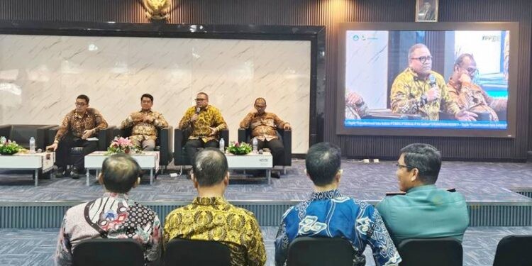 Rektor Universitas Negeri Gorontalo (UNG), Prof. Dr. Ir. Eduart Wolok, ST., MT., IPU., ASEAN.Eng, menjadi salah satu pembicara utama dalam Konfrensi Pendidikan Tinggi 2025.