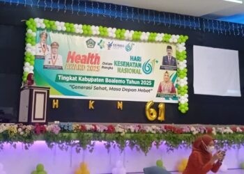 Kepala Dinas Kesehatan Boalemo, Sutriani Dunula, memberikan sambutan Health Award 2025, dalam rangka HKN tingkat Kabupaten Boalemo, Rabu (12/11/2025) (Yusuf/Gopos)