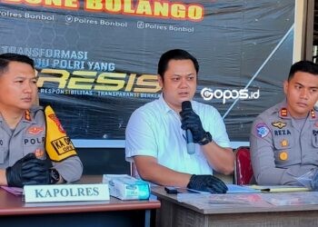 Kasat Reskrim Polres Bone Bolango, AKP Yudhi Prastyo saat memberikan keterangan dalam konferensi pers.