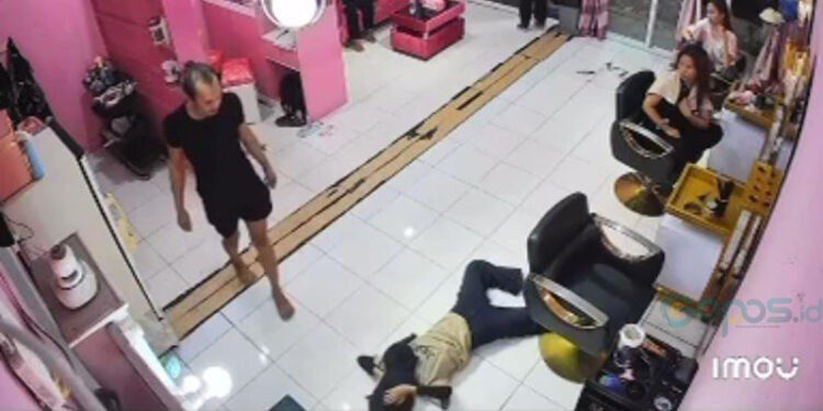 Tangkap Layar Waria Aniaya Karyawati Salon di Pohuwato, Jum'at (26/12/2025) (Istimewa)
