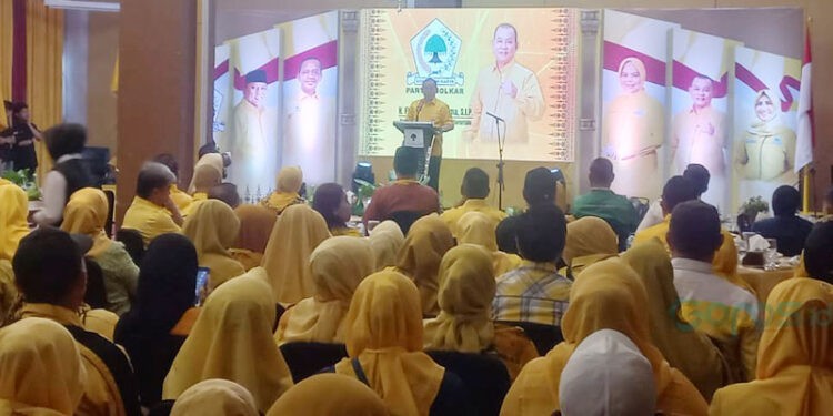 Plt Ketua DPD II Golkar Kota Gorontalo, Fikram Salilama, memberikan sambutan pada pembukaan Musda Golkar Kota Gorontalo, Kamis (18/12/2025).(hasan/gopos)