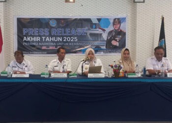 Kepala BNNP Gorontalo, Brigjen Pol Sri Bardiyati, bersama jajaran BNNP Gorontalo menyapaikan rilis akhir tahun 2025, Rabu (24/12/2025).