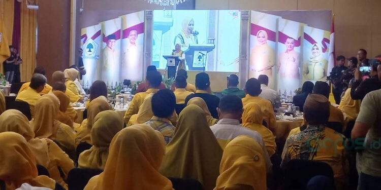 Ketua DPD I Golkar Provinsi Gorontalo, Idah Syahidah, memberi sambutan pada pembukaan Musda DPD II Golkar Kota Gorontalo, Kamis (18/12/2025).(Hasan/gopos)