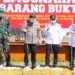 Pemusnahan Barang Bukti Miras Berlangsung di belakang Polres Pohuwato, Rabu (31/12/2025) (Alan Wartanesia for Gopos.id)