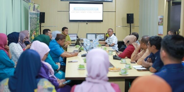 Wakil Bupati Pohuwato, Iwan S Adam, memimpin rapat matangkan Gerbang SIAAP di Kecamatan Dengilo, Kamis (4/12/2025) (Abdul Razak Prokopim Pohuwato)