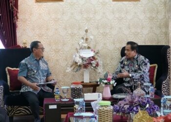 Bupati Gorontalo Utara, Thariq Modanggu menerima kunjungan Kakanwil Kemenkumham Provinsi Gorontalo, Raymond JH Takasenseran, Jumat (17/10/2025).(Vall Dangkua/Humas)