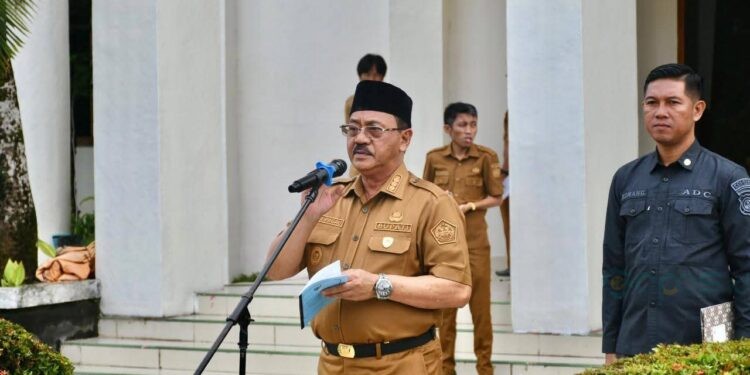 Bupati Boalemo Rum Pagau memimpin apel perdana awal tahun 2026 seluruh di lingkungan pemerintah kabupaten Boalemo, Senin (05/01/2026) (Prokopim Boalemo)