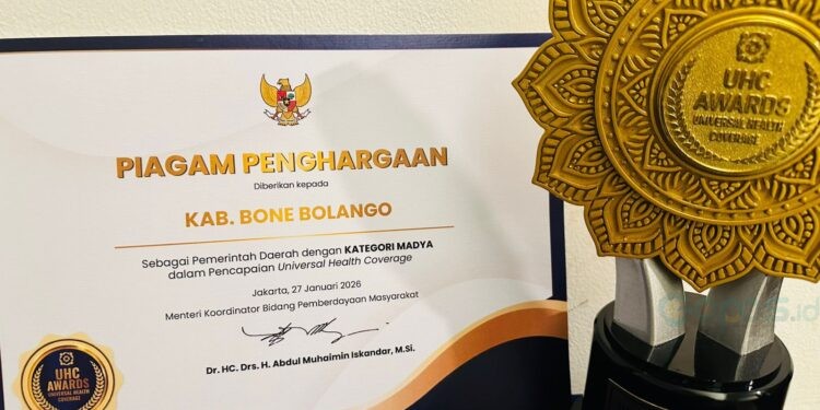 Di bawah kepemimpinan Bupati Ismet Mile, Kabupaten Bone Bolango kembali menorehkan prestasi membanggakan dengan meraih Universal Health Coverage (UHC) Award Tahun 2025 kategori Madya atas komitmen jaminan pembiayaan layanan BPJS Kesehatan bagi seluruh masyarakat.