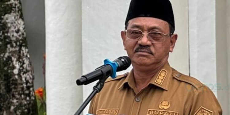 Bupati Boalemo Rum Pagau saat memimpin apel, Senin (5/1/2026).