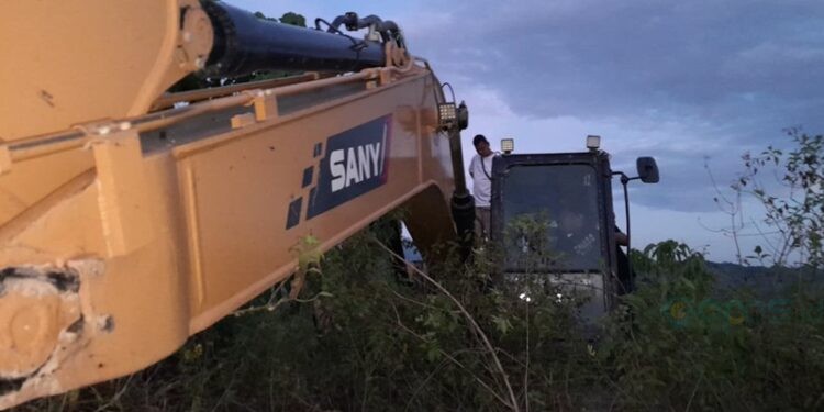 Salah satu alat berat yang di temukan tim gabungan operasi PETI Dengilo, Pohuwato, Sabtu (10/01/2026). (Istimewa)
