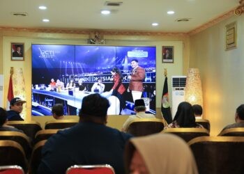 Bupati Jember Muhammad Fawait bersama jajaran Organisasi Perangkat Daerah (OPD) dan masyarakat tampak memenuhi pendopo untuk memberikan dukungan moral kepada talenta muda Kinanti Laksita Rahtri