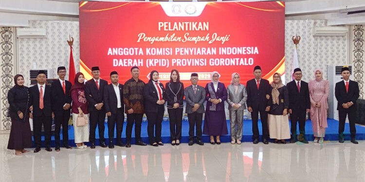 Pimpinan dan Anggota Komisi I DPRD Provinsi Gorontalo turut hadir dalam pelantikan Anggota KPID Provinsi Gorontalo Periode 2026-2029, Senin (23/2/2026)