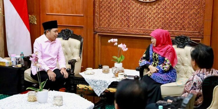 Bupati Jember saat menemui Gubernur Jatim Khofifah Indar Parawansa. (Foto: Diskominfo Jember)