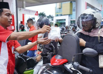 Pertamina Patra Niaga Bagikan Takjil di 178 SPBU se-Sulawesi Selama Ramadan