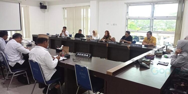 Rapat Dengar Pendapatan Komisi I Deprov Gorontalo yang membahas terkait permasalahan mutasi jabatan di Pemprov Gorontalo, Rabu (18/2/2026).