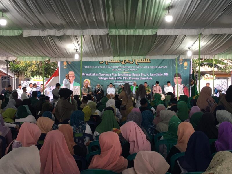 Bupati Bone Bolango, Ismet Mile, resmi menahkodai DPW Partai Persatuan Pembangunan (PPP) Provinsi Gorontalo. Kepastian itu disampaikannya saat menggelar halal bihalal Pemerintah Daerah bersama TP-PKK yang dihadiri ribuan masyarakat dan dirangkaikan dengan syukuran di kediaman pribadinya, Minggu (8/2/2026). (Foto Indra/Gopos)