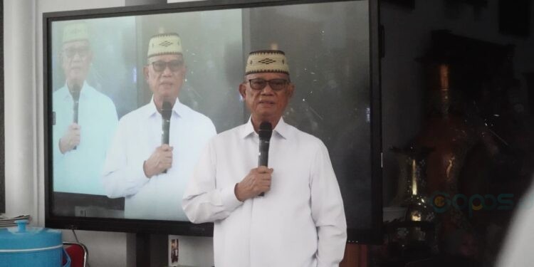 Bupati Ismet Mile dalam kegiatan refleksi yang dirangkaikan dengan buka puasa bersama di kediaman pribadinya, Sabtu (28/2/2026). (Foto Onal/Prokopim)