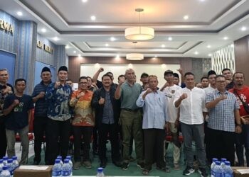 Foto Bersama Tim Satgas Infrastruktur dan Tata Ruang usai Penyampaian Aspirasi Korban Banjir Perum Villa Indah Tegal Besar