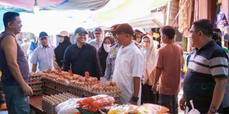 Wakil Bupati Pohuwato, Iwan Adam, meninjau pasar tradisional Marisa, (Razak Prokopim Pohuwato)