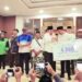 Bupati Jember Muhammad Fawait saat Simbolis Beri Jaminan Sosial BPJS bagi Ribuan Driver Ojol Jember