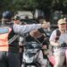 Dishub Jember menerapkan rekayasa lalu lintas SSA di kawasan kampus, Jumat (13/3/2026)