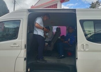 Bupati Jember Muhammad Fawait menggunakan Mobil Dinas Berjenis Hiace bareng OPD satu Mobil