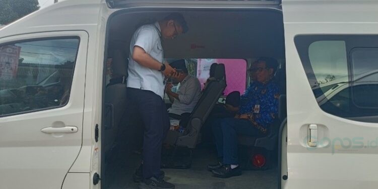 Bupati Jember Muhammad Fawait menggunakan Mobil Dinas Berjenis Hiace bareng OPD satu Mobil