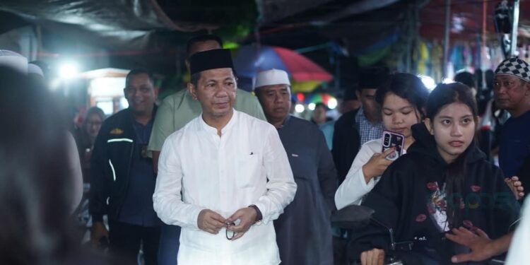 Sekda Boltara bersama jajaran saat meninjau Gebyar Pasar Senggol (Dok: Istimewa)