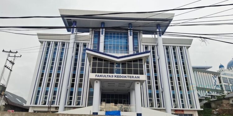 Gedung Fakultas Kedokteran UMGo rupanya berdiri di atas lahan sengketa dengan Pemkab Gorontalo.(F.dok)