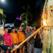Bupati Ismet Mile saat menyalakan lampu botol pada perayaan Tumbilotohe di Kabupaten Bone Bolango, Senin (16/3/2026) malam. (Foto Indra/Gopos)