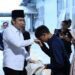 Bupati Jember saat menyapa masyarakat sekitar di lingkungan PT Nankai